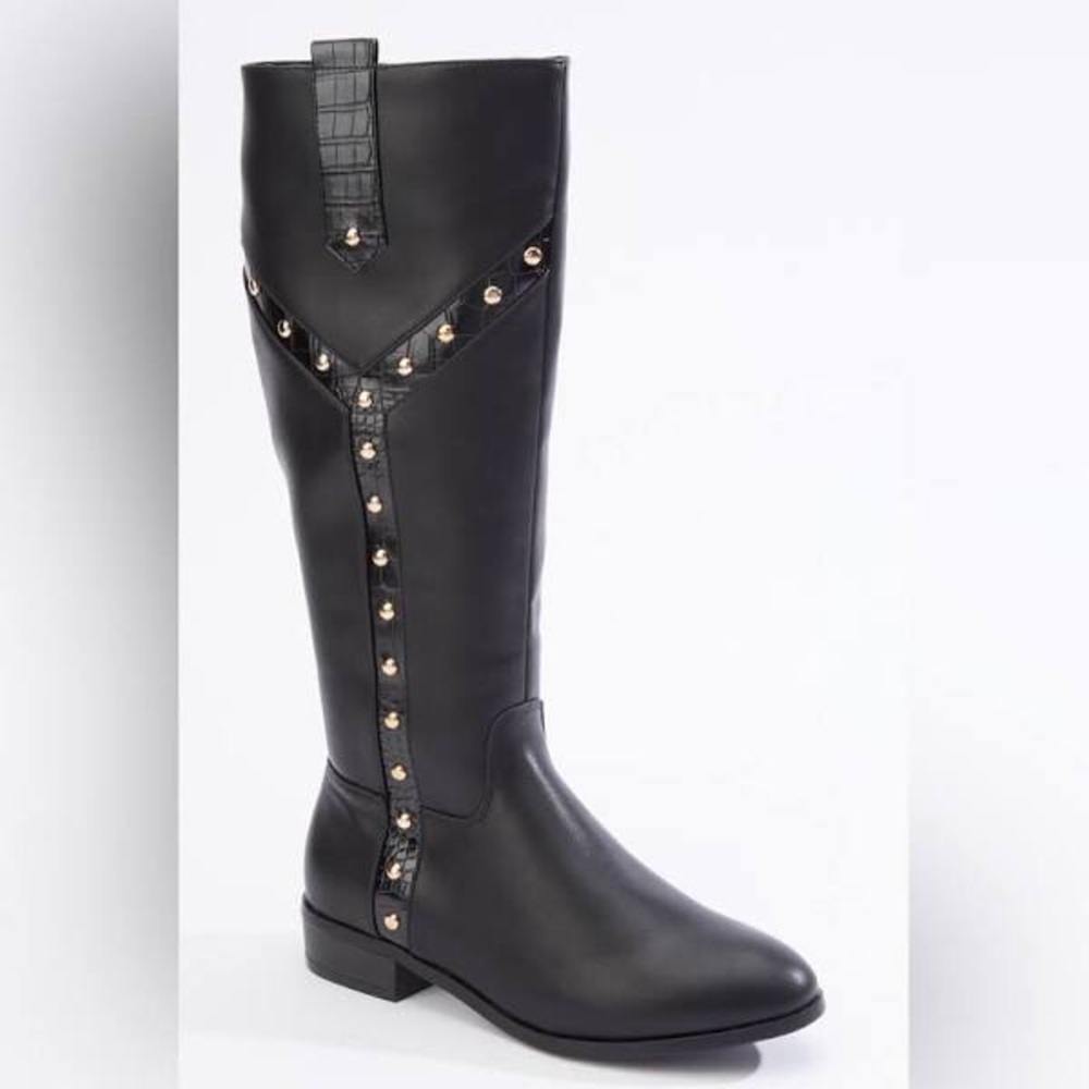 NWT Cato boots with rivets